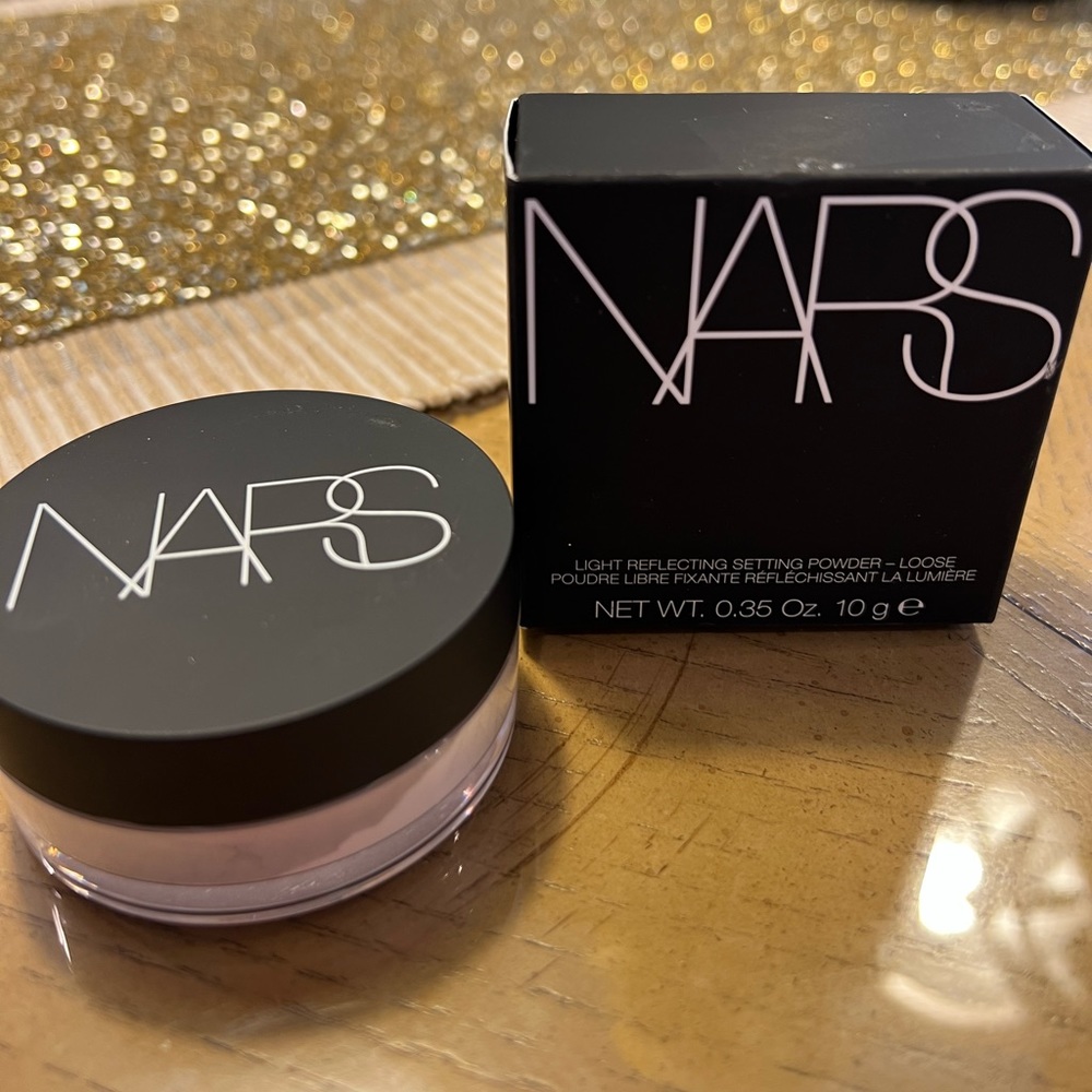 NARS. Light Reflecting Setting Powder- Loose (Translucent Crystal)